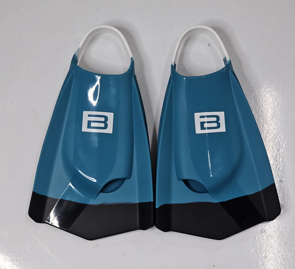 B FINS WHITE/BLUE/BLACK
